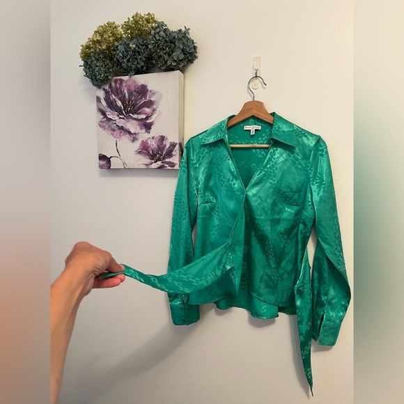 Maison D’Amelie green front knot top- Small PTP 19inch - Picture 2 of 11